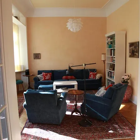 Rosie's Place: Furnished With Style * Weinheim