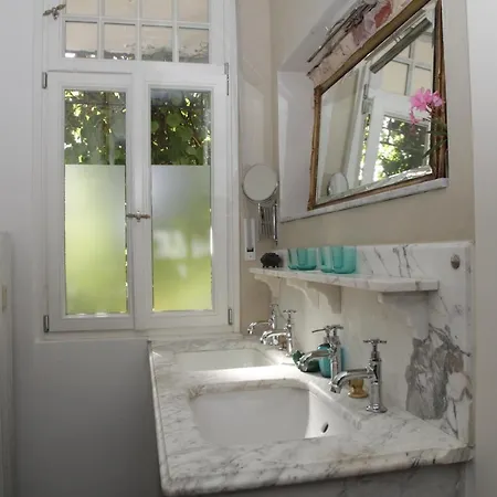 Rosie's Place: Furnished With Style *