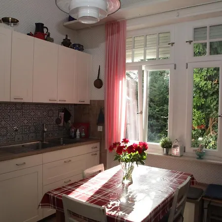 Rosie's Place: Furnished With Style Apartment *